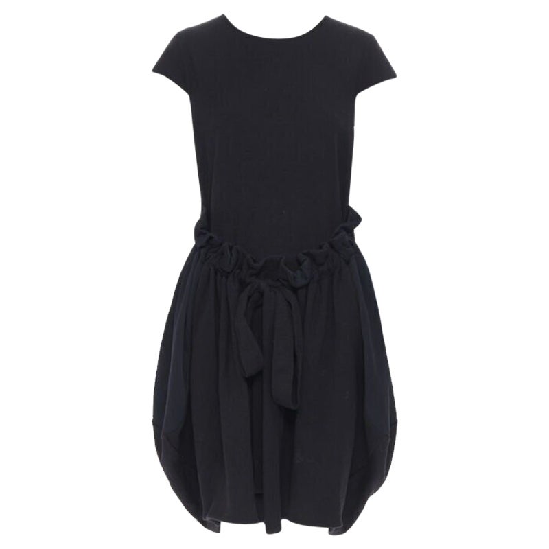 YVES SAINT LAURENT AW09 Schwarzes Kleid mit Kapuzenärmeln und Rüschen an der Vorderseite FR38 im Angebot