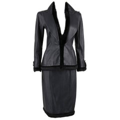 CHANEL Ensemble 2 pièces blazer et jupe en cuir d'agneau noir bordé de fourrure Taille 38/40 02A