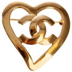 Vintage Chanel Broche - gold plated / heart