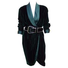 robe en velours vert riche des années 1980:: Donna Karan pour Anne Klein:: avec détails en or