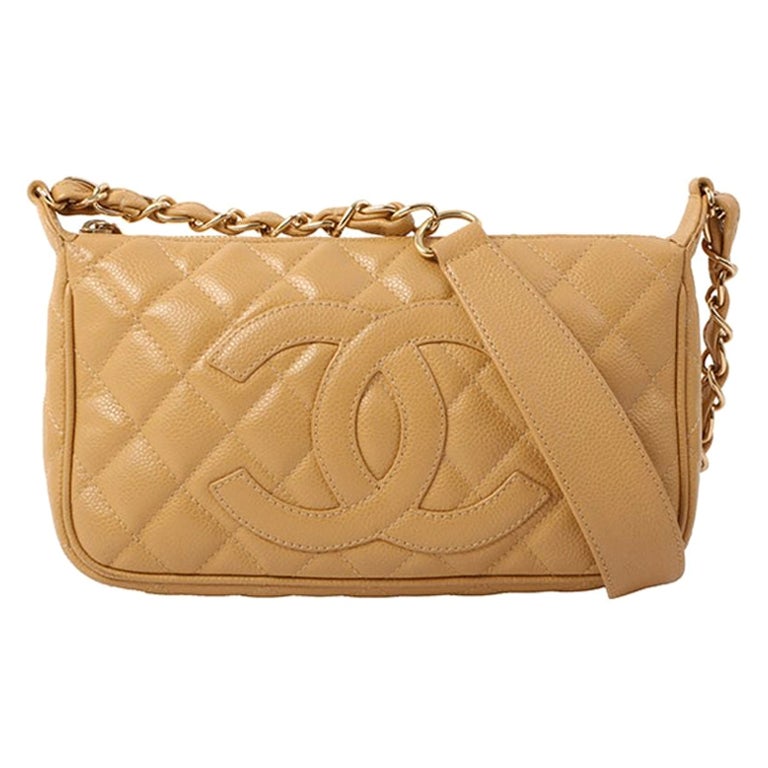 Chanel Timeless Maxi Jumbo shoulder bag in beige quilted caviar