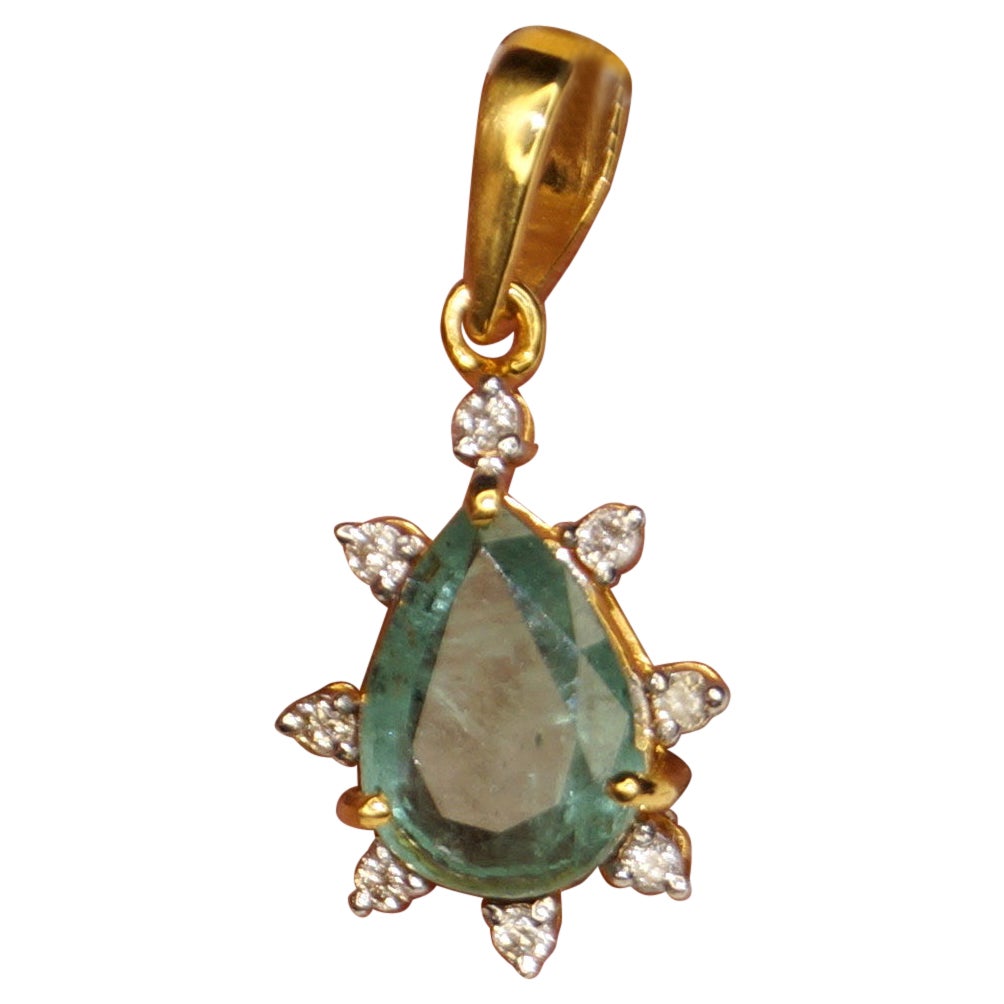 IGI Certified Natural Diamond 1.50Ctw Emerald Pendant Hallmark 18K Gold Pendant For Sale