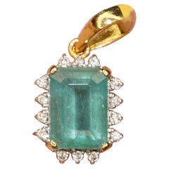 IGI Certified Natural Diamond Emerald Pendant Hallmark 18K Gold Pendant