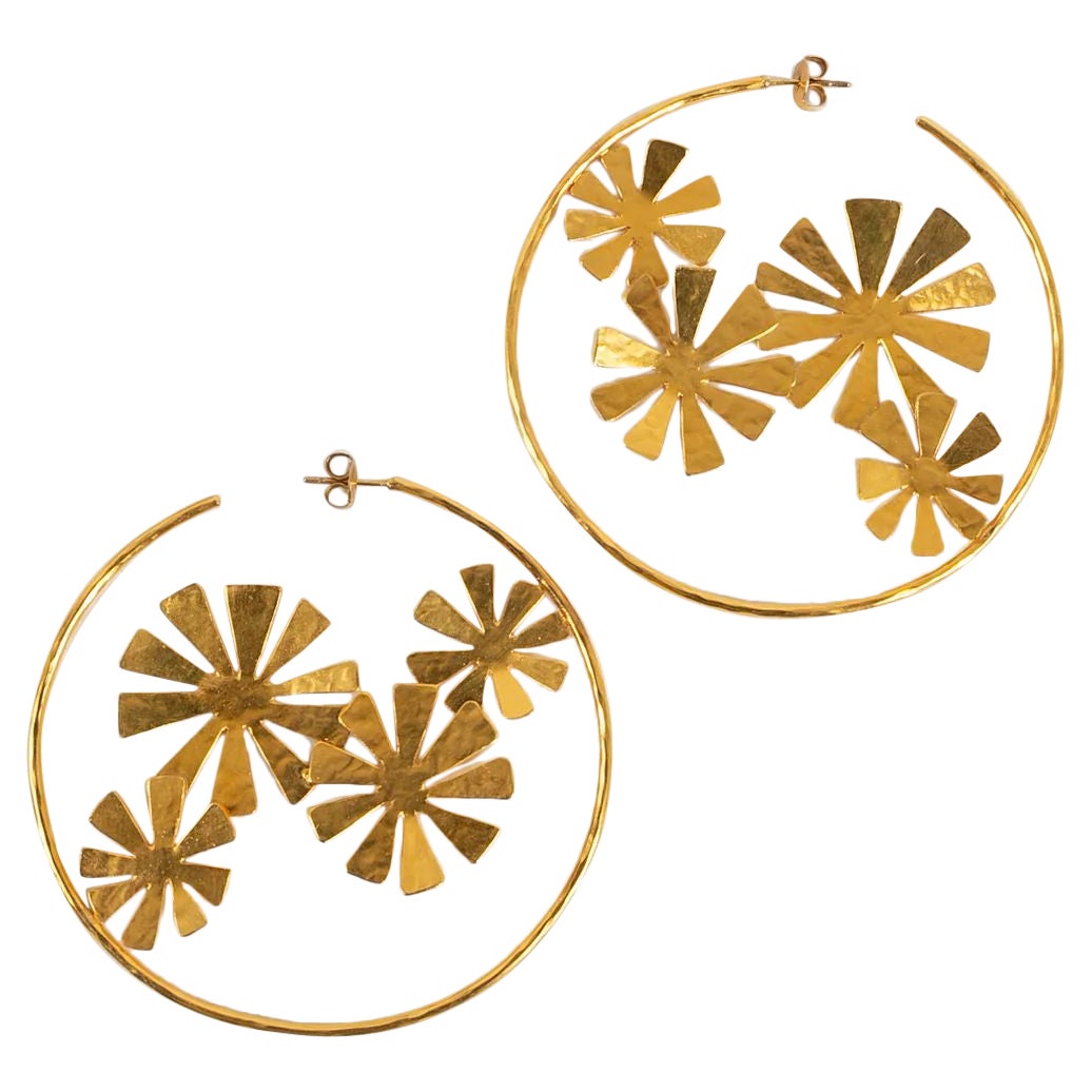 Van der Straeten Gold metal Creoles Decorated with Monogrammed Daisies Earrings For Sale
