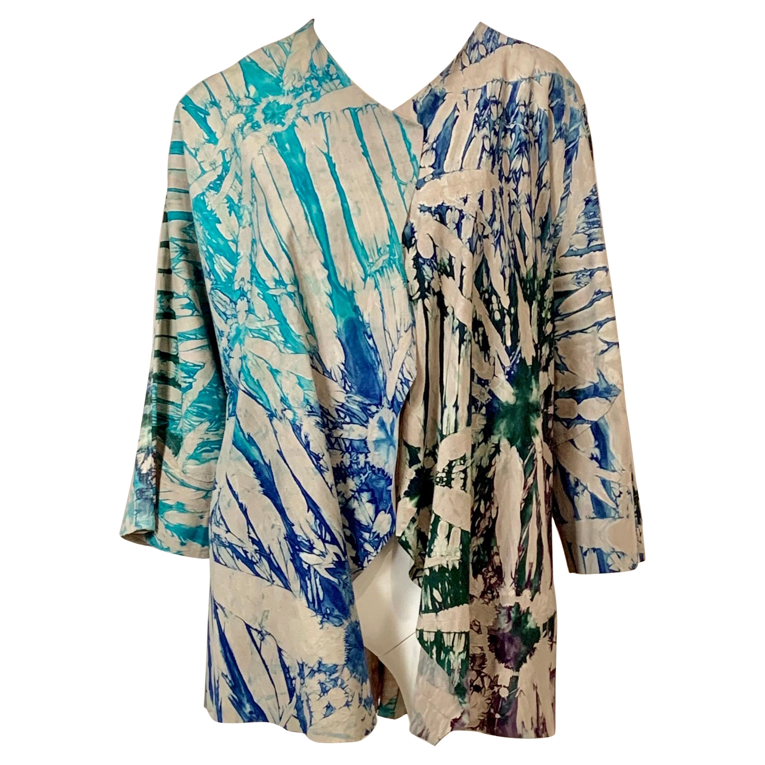 Veste en daim teintée dans des tons de bleu vert et violet en vente