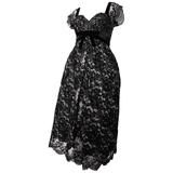 Robe de cocktail en dentelle noire et blanche (années 1950)