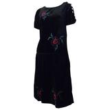 Robe en velours noir à taille tombante avec perles à fleurs (années 20)