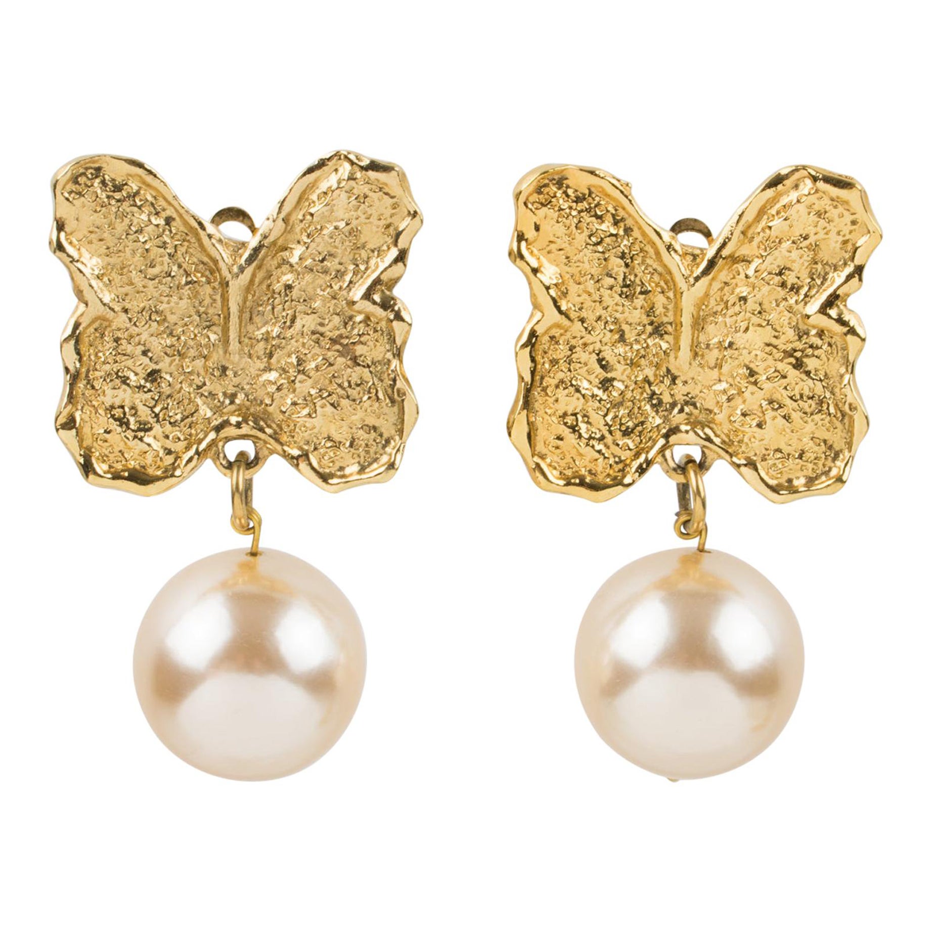 Guy Laroche Gilt Metal Butterfly Clip Earrings with Pink Pearl For Sale