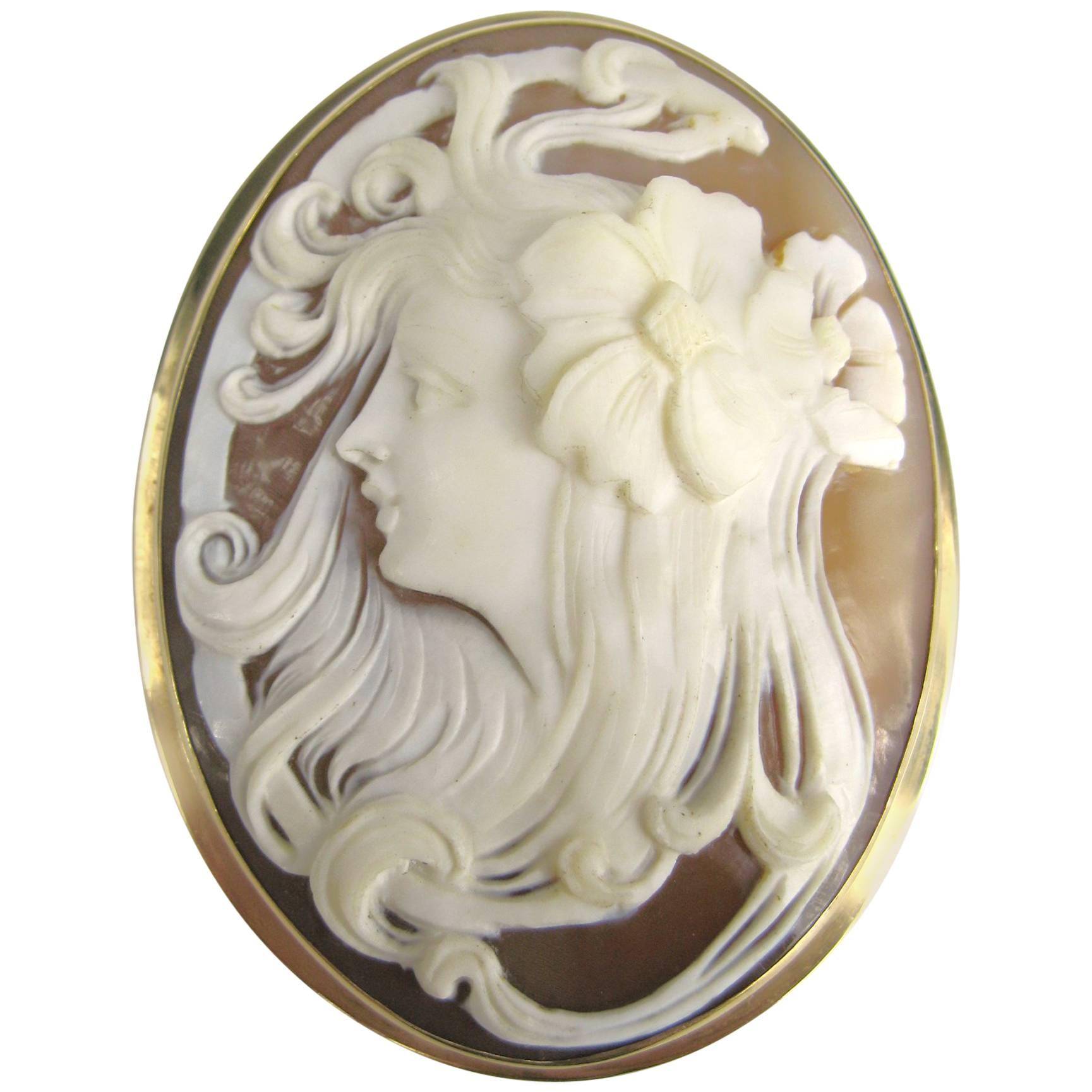 Stunning Gold Antique Cameo Pin - Pendant Lovely lady 