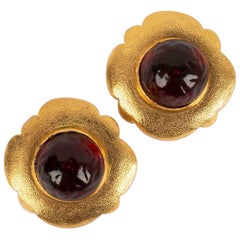 Retro Chanel Earrings Clips in Gilded Metal and Cabochons in Glass Paste