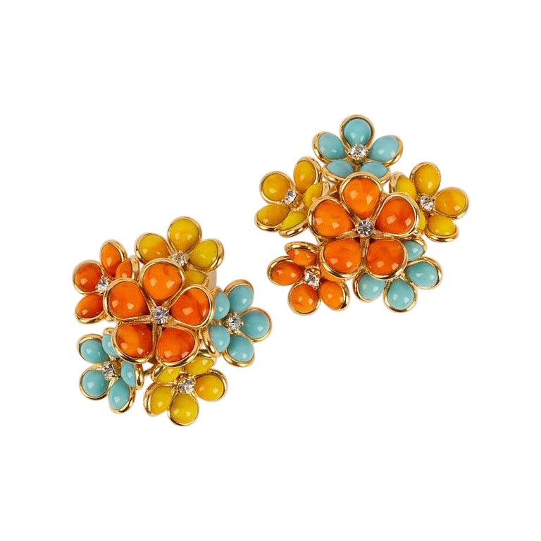 Augustine Glass Paste and Gold Metal Clip Earrings For Sale