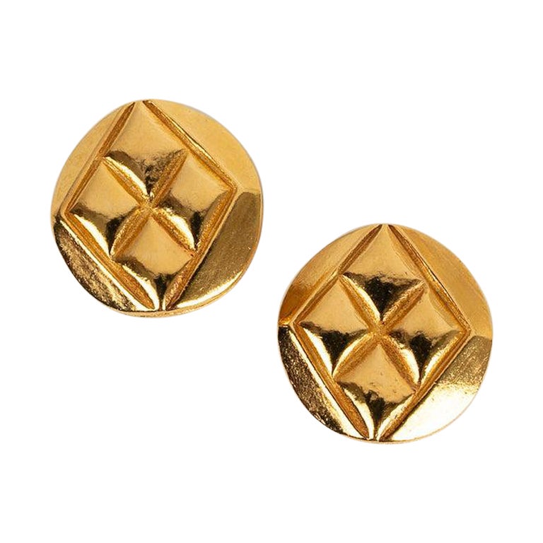 Gold Metall-Ohrringe von Chanel im Angebot