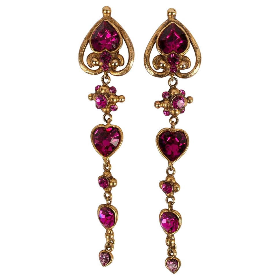 Orecchini a clip Ungaro in metallo dorato e strass in vendita