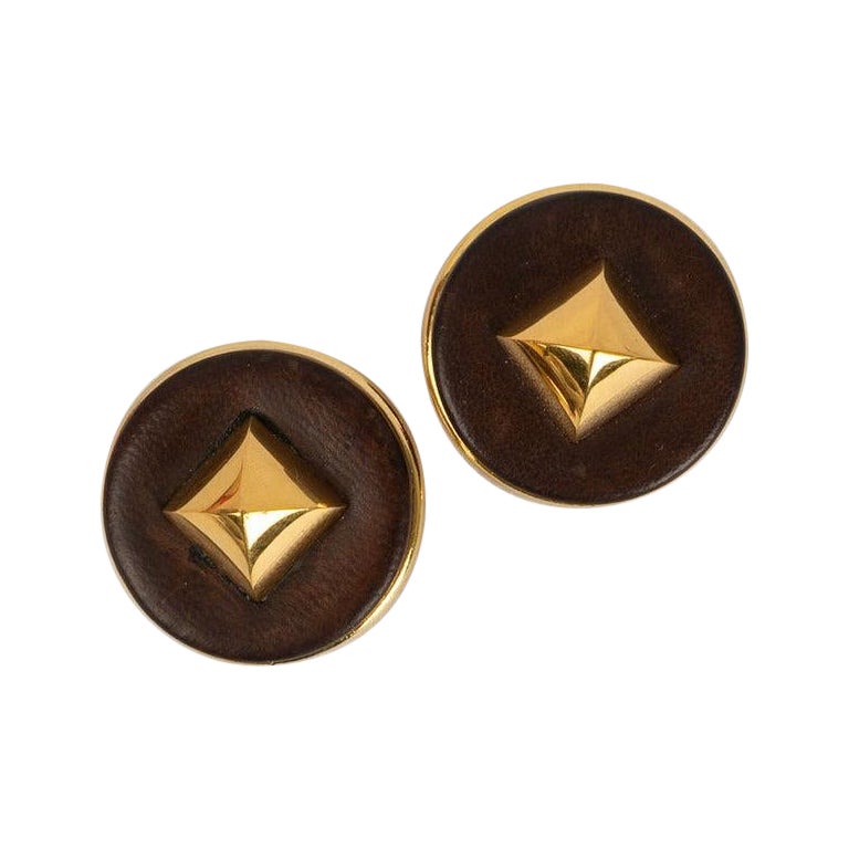 Hermès Round Clip Earrings in Gold Metal and Brown Leather For Sale