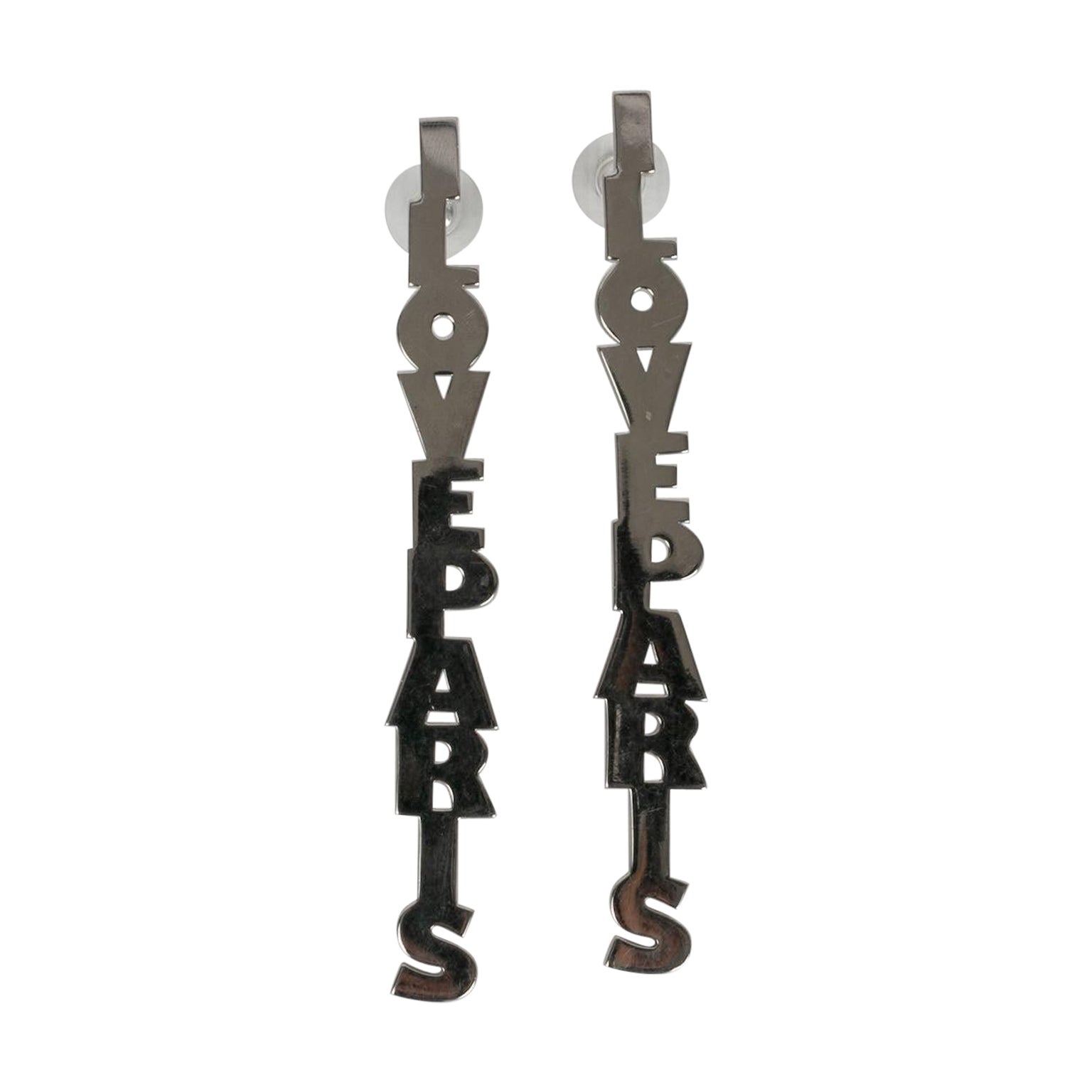 Silber-Ohrringe von Balenciaga mit der Inschrift „I Love Paris“ im Angebot