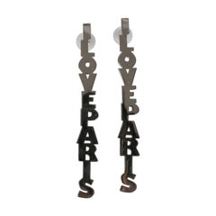 Balenciaga, boucles d'oreilles en argent avec l'inscription « I Love Paris »
