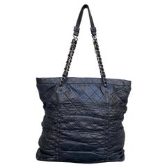 Chanel black leather shoulder Bag