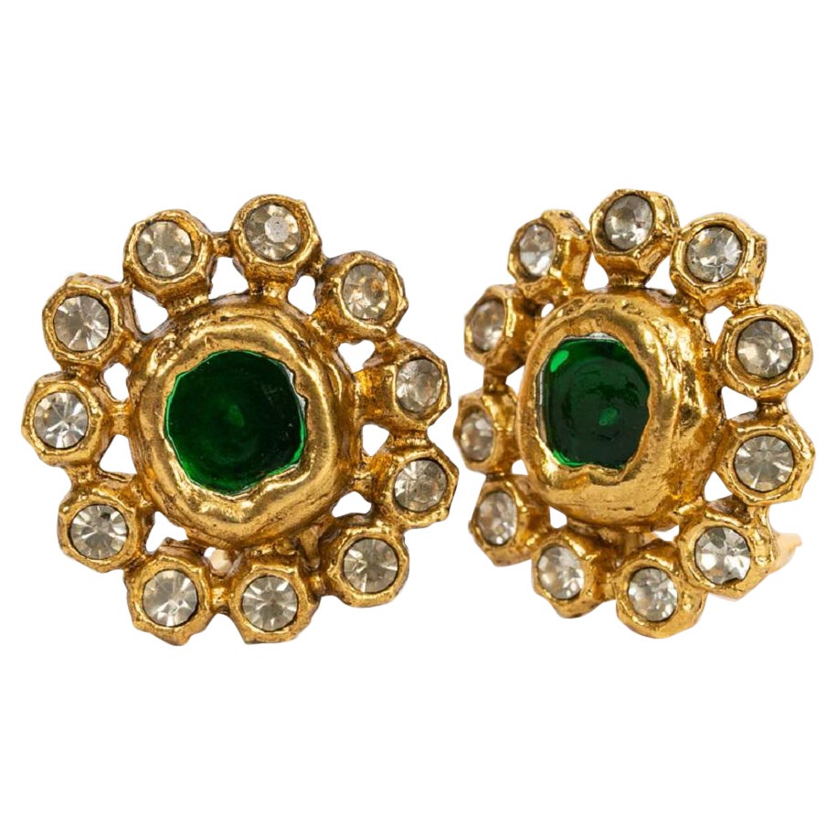 Chanel Baroque Clip-on Round Gilded Metal Earrings For Sale