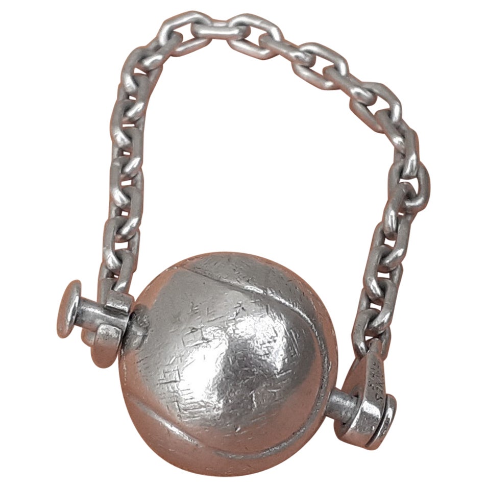 Außergewöhnliche Hermès Vintage Tennis Ball Schlüsselanhänger Schlüsselanhänger in Silber Selten im Angebot