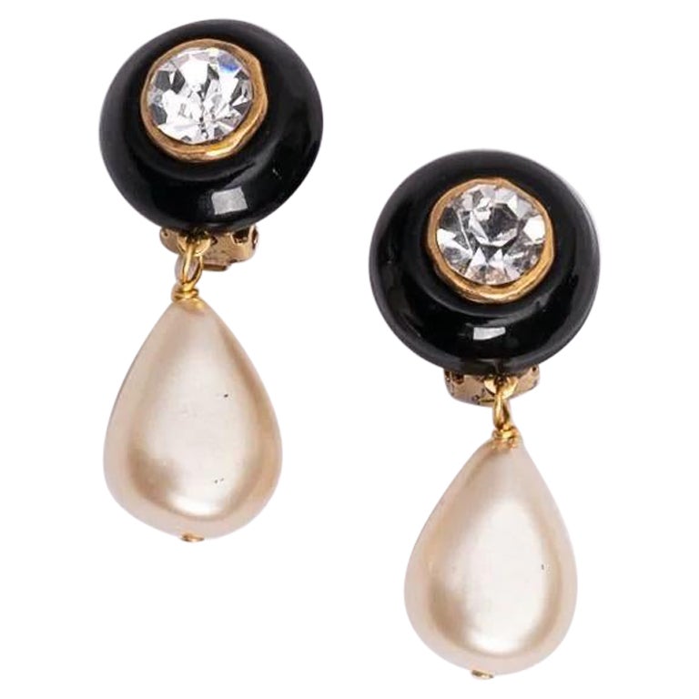 Chanel Clip on Earrings in Black Glass Paste & Rhinestones, 1985 Collection For Sale