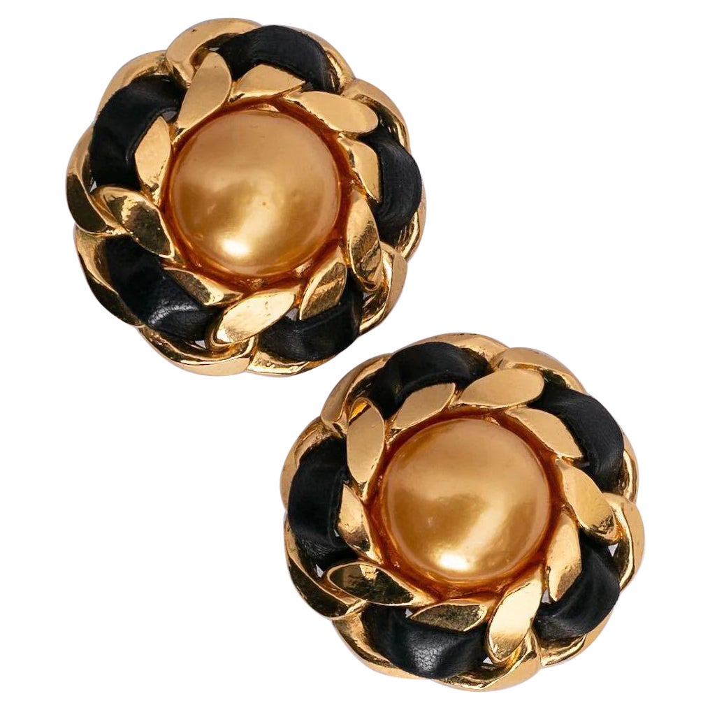 Chanel Clip-on Earrings in Gilted Metal, Cabochon & Leather, 1990s