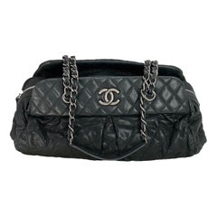 Chanel Schillerndes Kalbsleder Gesteppte CC-Tasche Schwarz