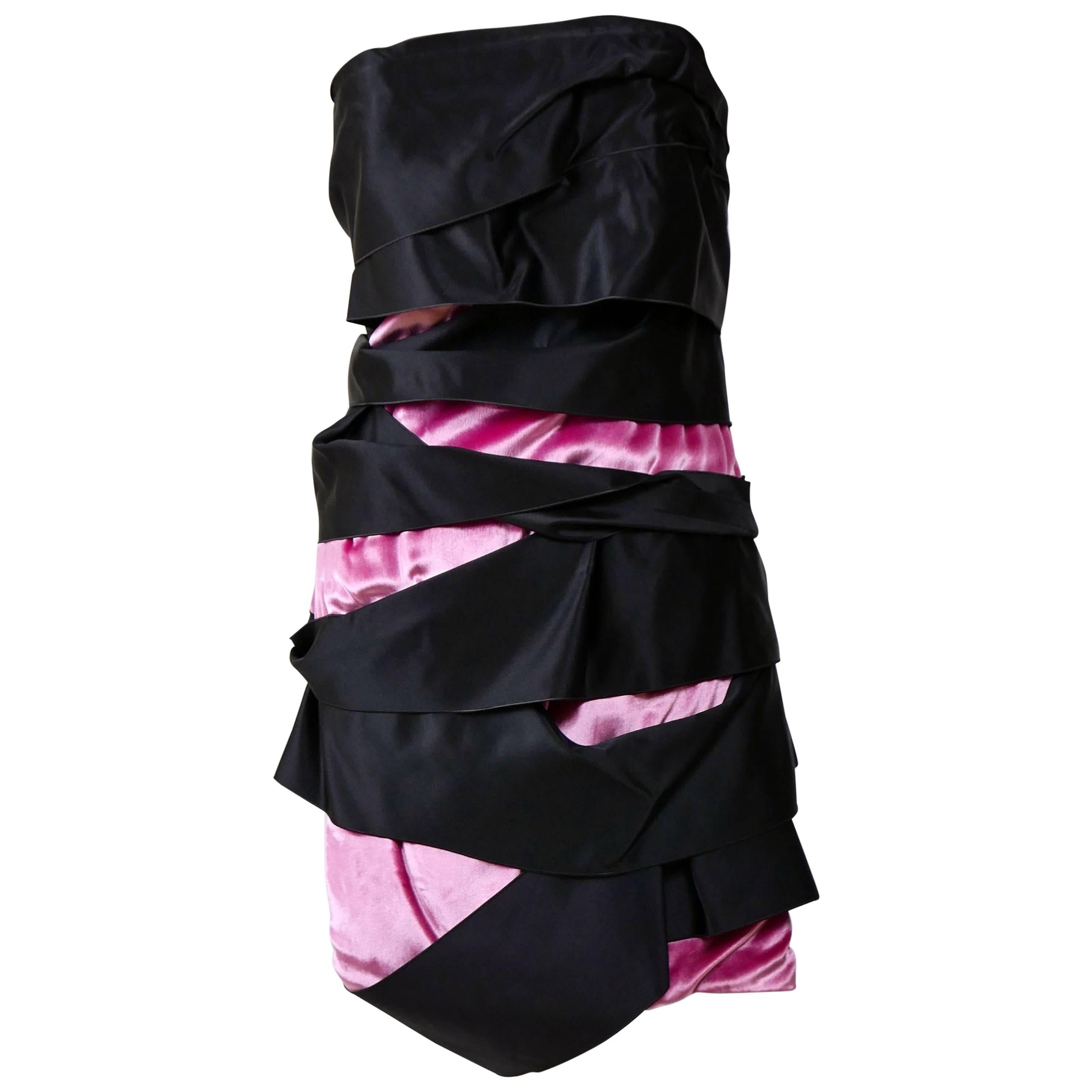 MARC JACOBS Black and Pink Strapless Mini Dress For Sale