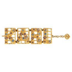 Bracciale articolato di Karl Lagerfeld in metallo dorato con piccoli cabochon