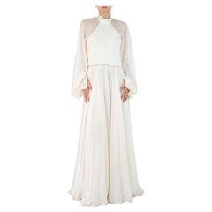 Couture 1970er Perle Weiß Seide Chiffon Couture Detailliertes & perlenbesetztes Kleid mit geblümten Ärmeln