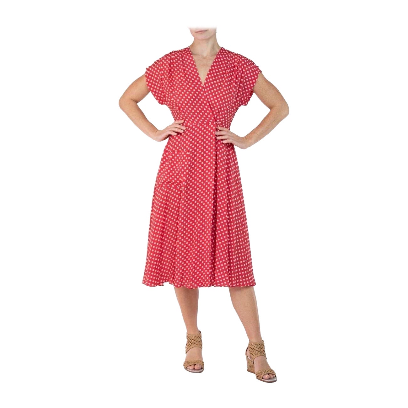 Morphew Kollektion Rot-Weiß gepunktetes gepunktetes, neuartiges Kleid aus kaltem Viskose mit Schrägschnitt Ma im Angebot