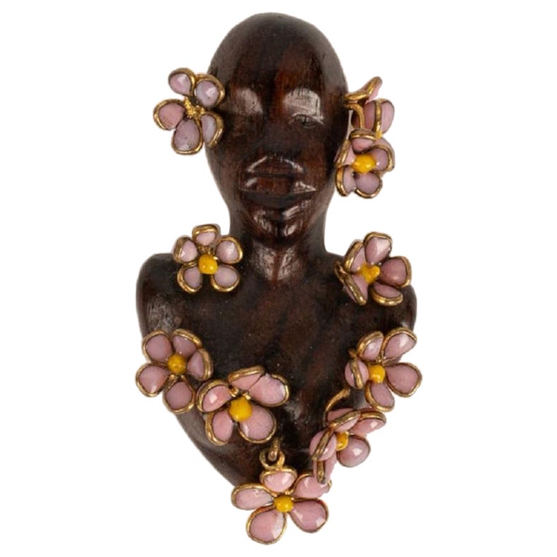 Schiaparelli Figurine Brooch in Wood, Gilded Metal and Flower in Glass Paste For Sale