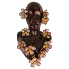 Vintage Schiaparelli Figurine Brooch in Wood, Gilded Metal and Flower in Glass Paste