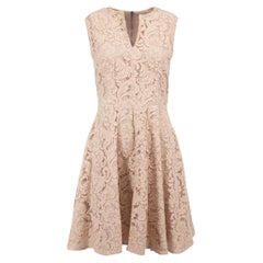 Burberry - Mini robe rose en dentelle à col en V, taille M