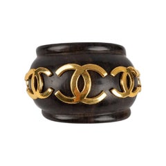 Vintage Chanel Wooden Bracelet with CC Logo in Gold Metal, 1990s