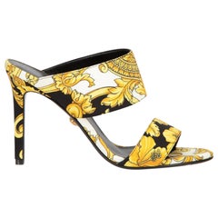 Versace Barocco Gedruckte Sandalen mit doppeltem Riemen und Absätzen Größe IT 38