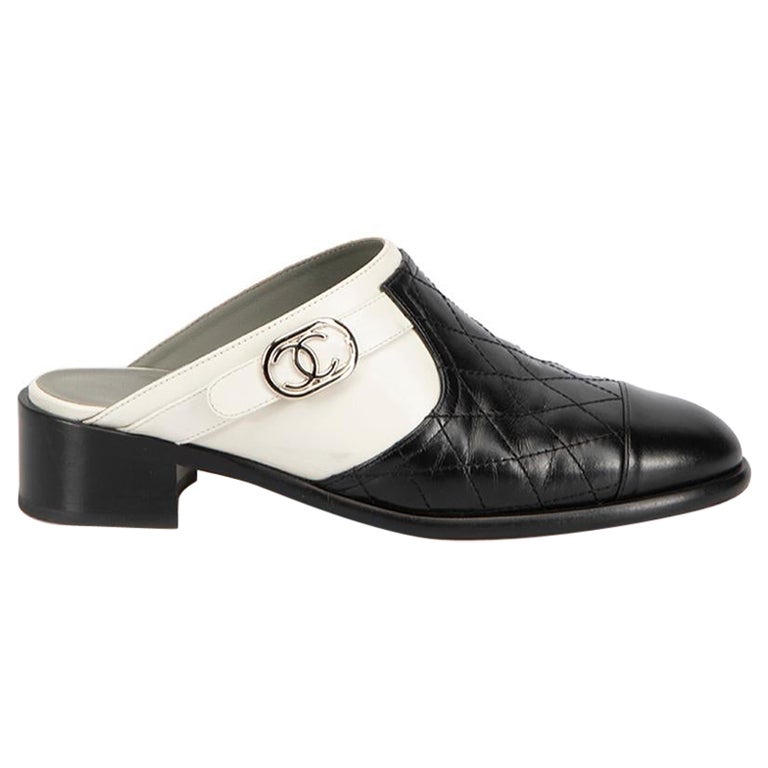 Black and White Leather Quilted Interlocking CC Logo Mules Size IT 37 For  Sale at 1stDibs