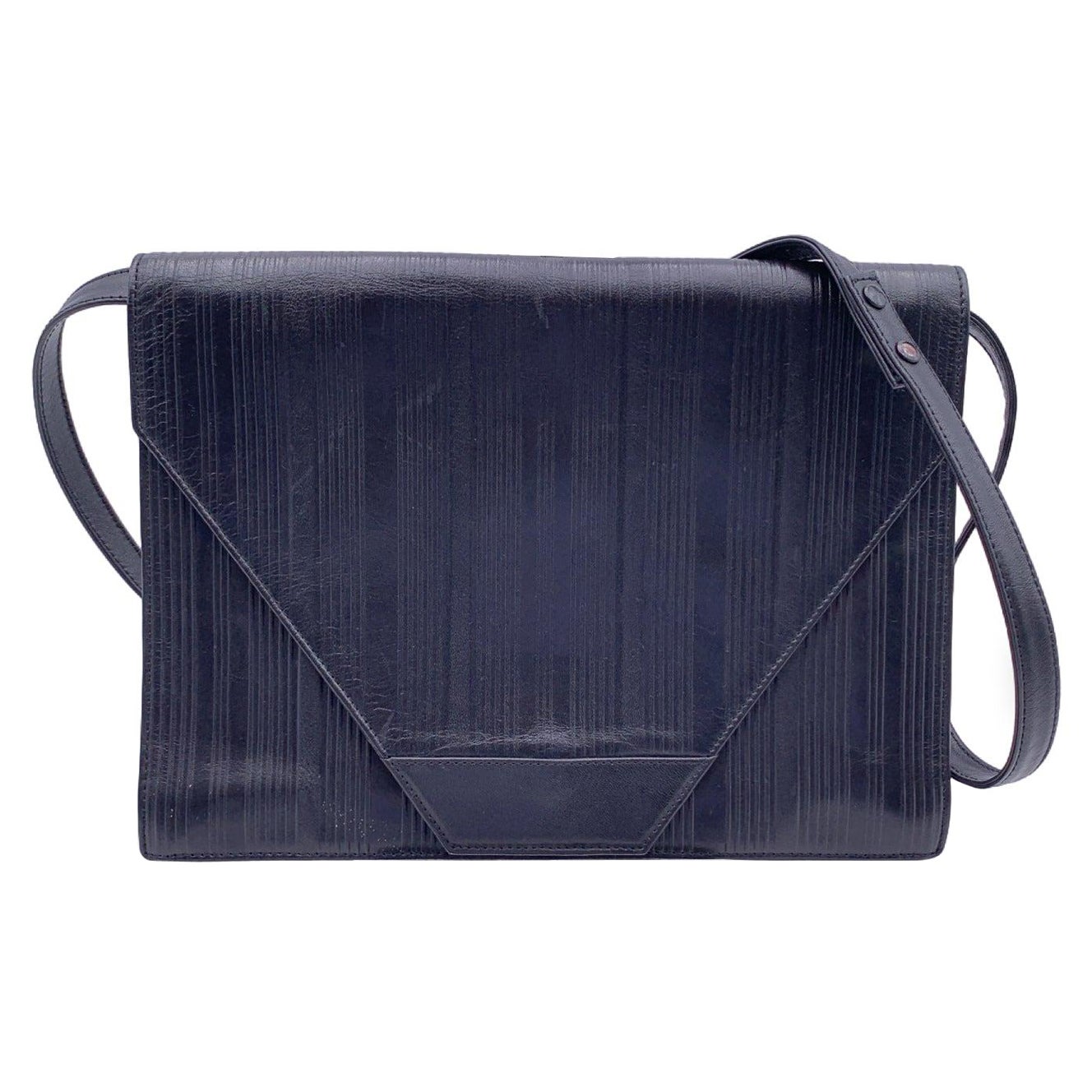 Gianni Versace Vintage Black Ribbed Leather Convertible Shoulder Bag For Sale