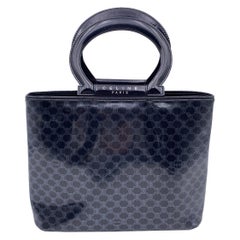 Celine Vintage Vernis Tasche mit schwarzem Triomphe-Monog und Henkel. Handtasche