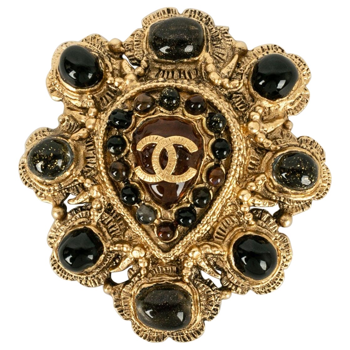 CHANEL By Gripoix Gilded metal brooch with green glass p…