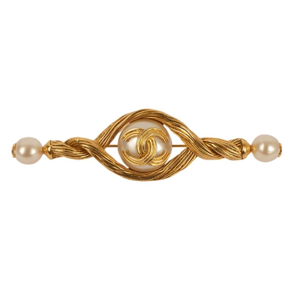 Chanel Brooch in Gilded Metal and Pearly Cabochon, Fall 1994 For Sale