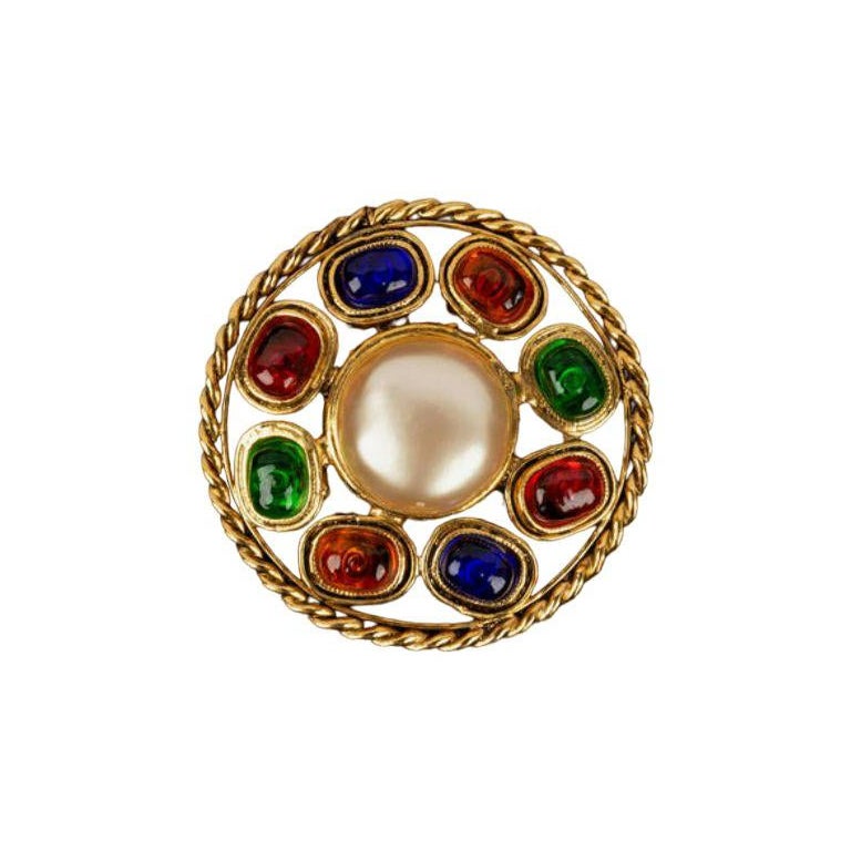 Chanel Round Brooch in Gilded Metal For Sale