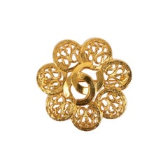 Retro Chanel CC Brooch in Gilded Metal, Fall 1995