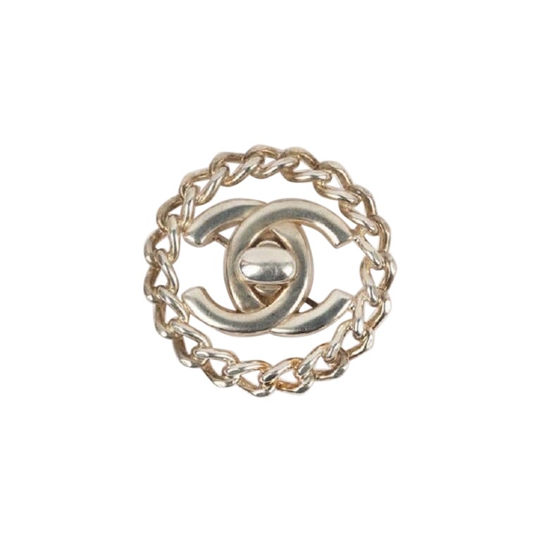 Chanel Pre-owned 1996 Logo Turnlock Motif Brooch - Gold