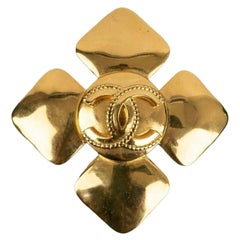 Chanel Brooch in Gilded Metal Symbolizing Cross Centered with CC Logo