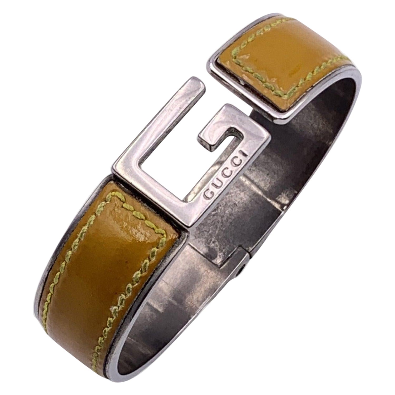 Gucci Bracelet jonc en métal argenté et cuir verni jaune avec logo G en vente