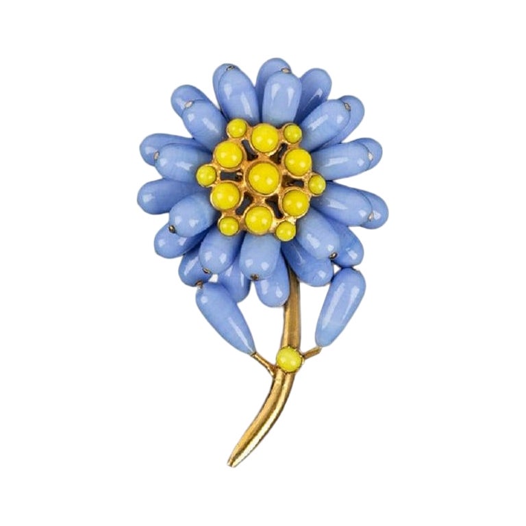 Chanel Flower Brooch in Gold Metal and Glass Paste For Sale