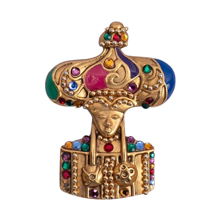 Louis Feraud Brooch in Gilded Metal For Sale at 1stDibs