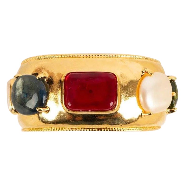 Chanel Cuff in Gilded Metal and Black Glass Paste, 1997 For Sale