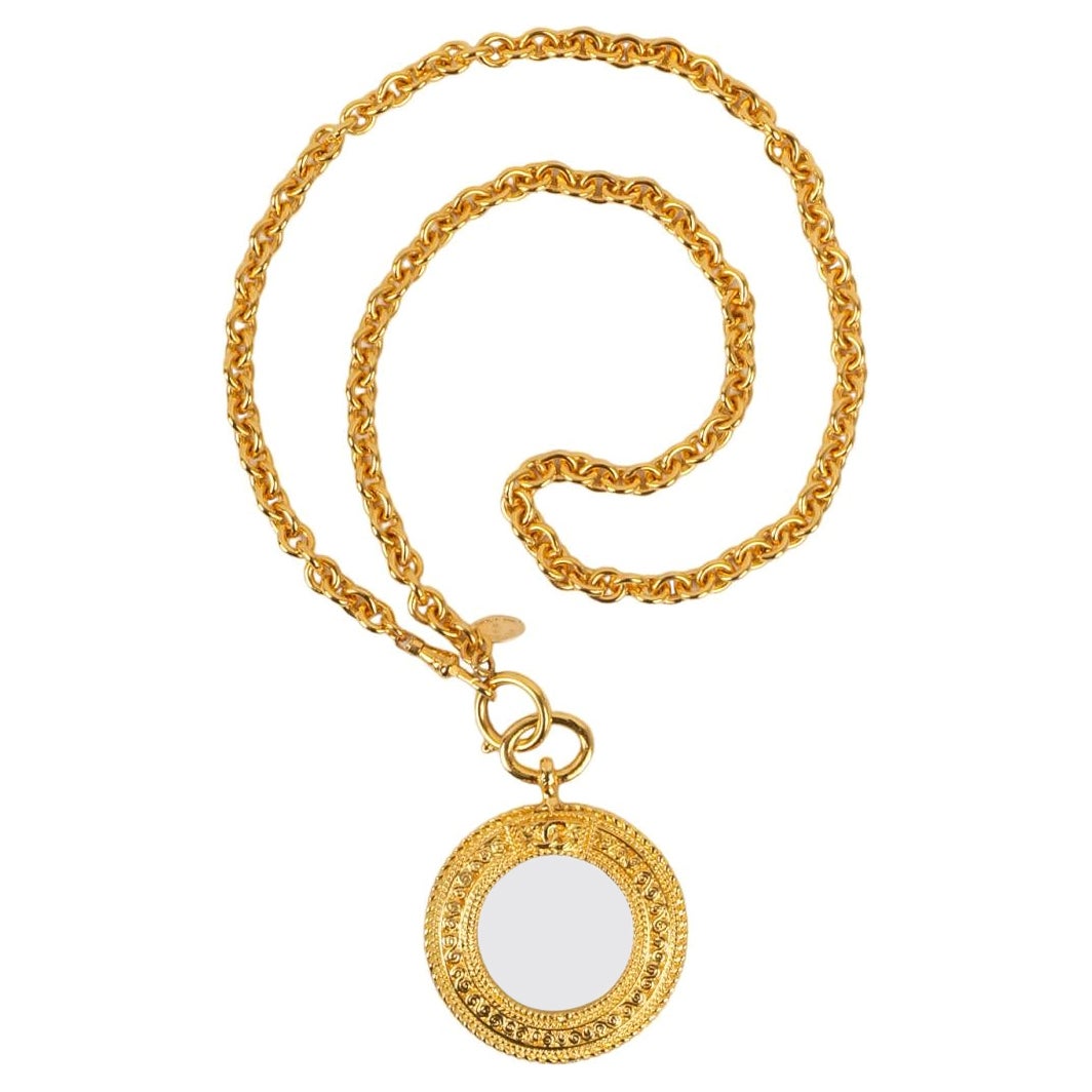 Chanel Magnifying Glass Necklace in Gold Plated Metal For Sale at 1stDibs