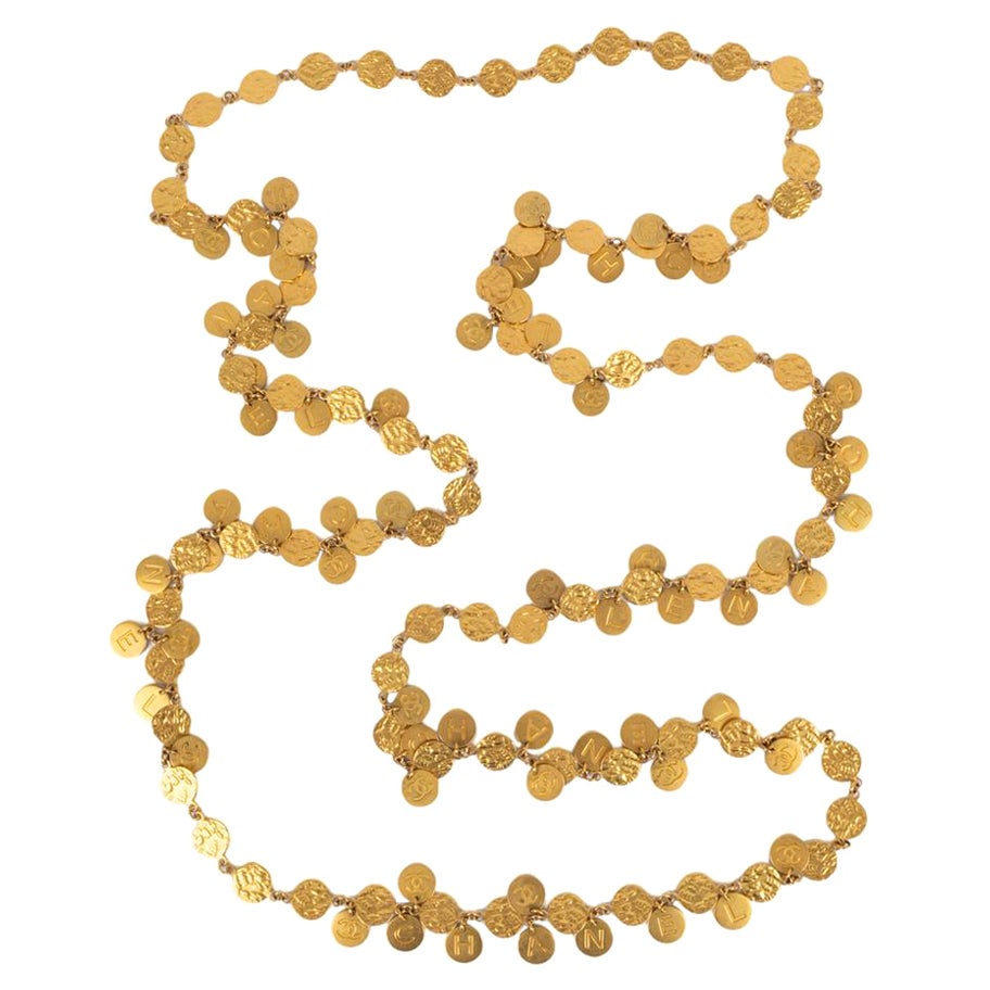 Lange Chanel-Halskette aus goldenem Metall Pastilles im Angebot